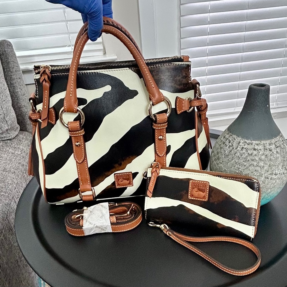 NEW! DOONEY & BOURKE LARGE SATCHEL/WALLET SET